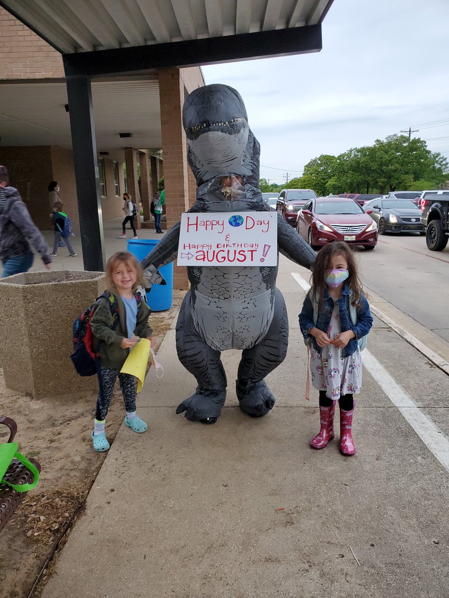 SamHouston1982's tweet image. We are celebrating Earth Day today at Sam Houston. Thank you PTA for providing ice cream today for all the students who came to school today in an “Earth Friendly” way!