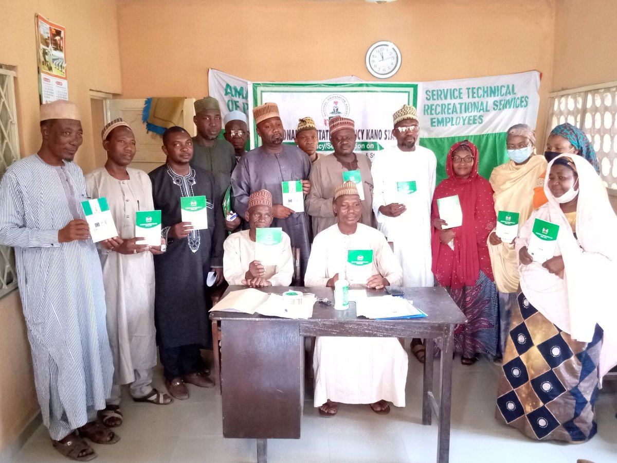 The Deputy Director NOA Kano representing State Director during an advocacy, sensitization and presentation of FOI Act documents, to the State council of the AUPCTRE Kano, toward the Ageny's effort in mobilizing general public to patronise the Freedom of Information Act.
22/4/21