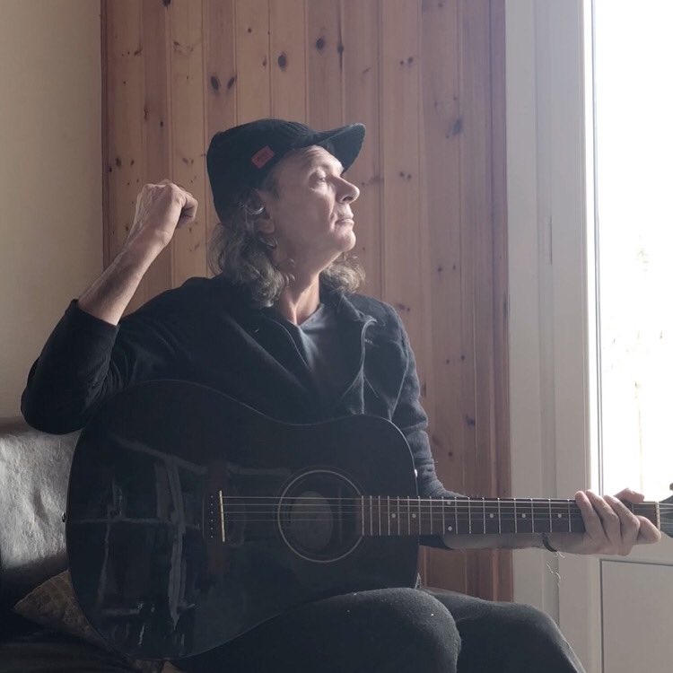 ADRIÀ PUNTÍ
De Puntí a Puntí
Diumenge 25 d'abril a les 11:00h (Nou concert)
Dissabte 24 d'abril a les 11:00h (Reserves exhaurides)