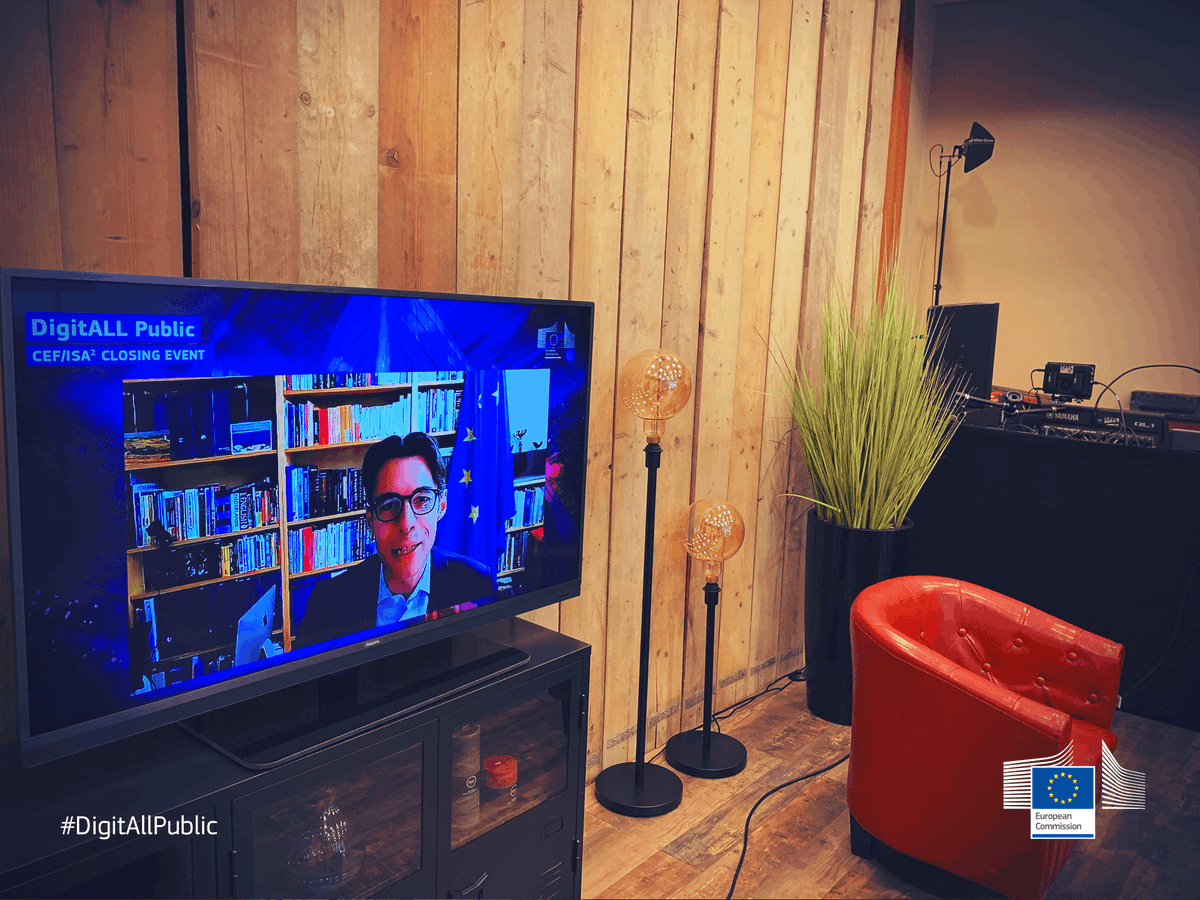 EU_EBSI's tweet photo. 🖥️ Join our #DigitALLPublic Livestream for thrilling news: https://t.co/PY3uzEglfH
We are talking about the upcoming #DigitalEuropeProgramme and its policy flagship initiatives for the #digitalisation of public services.🇪🇺💬
Let’s celebrate #Europe's #digital future together!🙌 https://t.co/xdsT9S99Q5