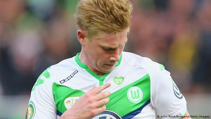 josedavidlopez_'s tweet photo. Ese año, #Wolfsburg🟢 llegó a Final DFBPokal con camisetas dedicadas a #JuniorMalanda, bordando un corazón y el 19. Ganaron 1-3.
Primer título copero, segundo de su historia (Bundesliga2009) y último de su palmarés.
Retiró el número 19 de Malanda para la siguiente temporada. https://t.co/2M2xegEwad