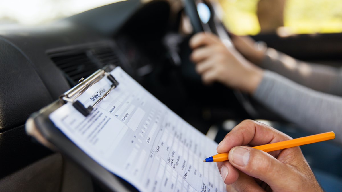 NextbaseUK's tweet photo. Driving tests restart today across England and Wales! 🏴🏴
We wish all new drivers the best of luck in passing those tests so you're ready for an adventurous summer. ☀️
#backtodriving https://t.co/xAE5jVG5Kl