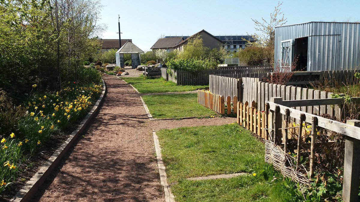 Wonderful to be back and catching up @linkup11 @northedinarts 
Garden is looking gorgeous!
#CommunityGrowing