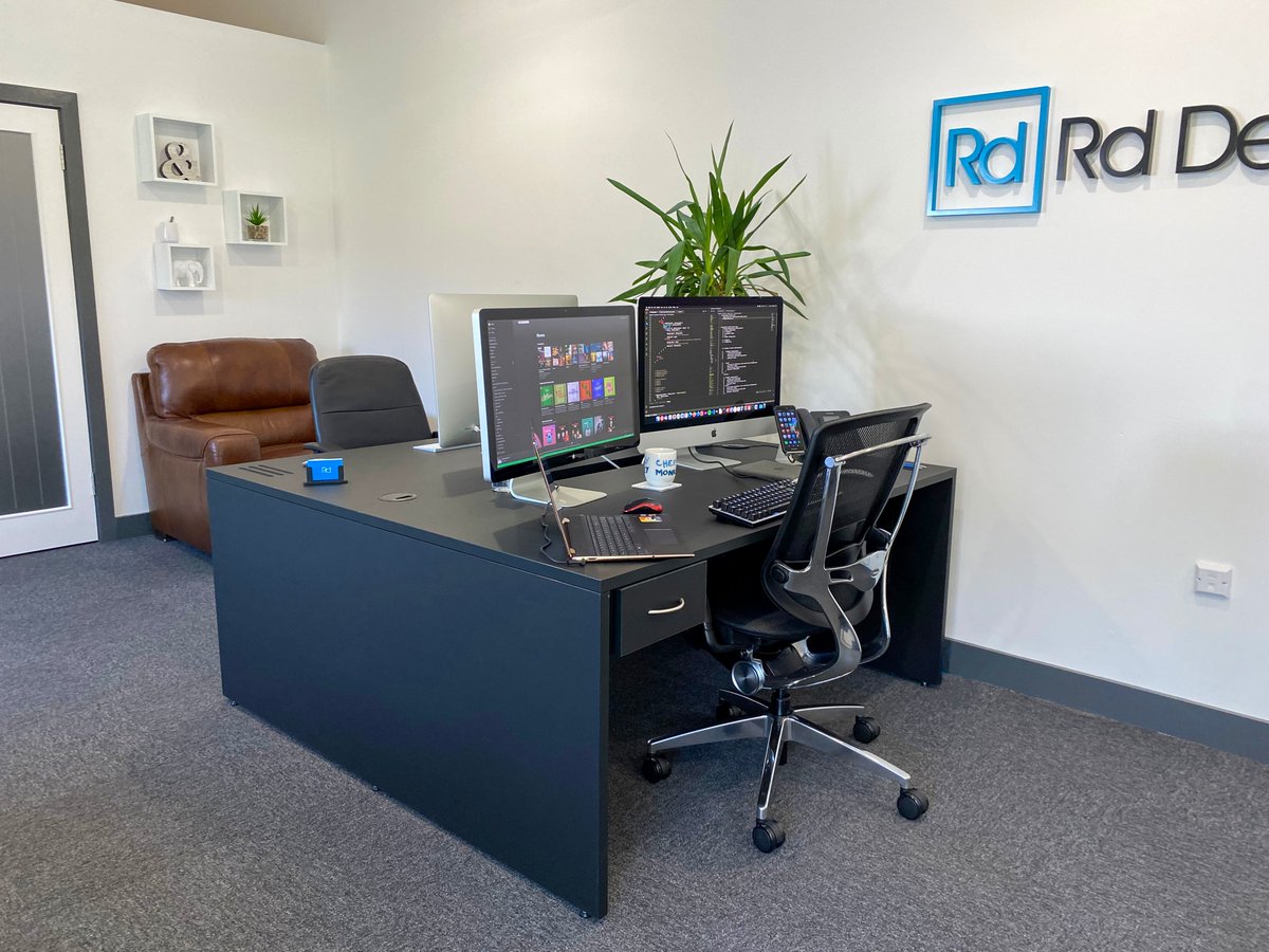 _RdDesign's tweet image. They&apos;ve arrived! We are absolutely delighted with our new desks from @alexander_cleg - the matte finish is 👌