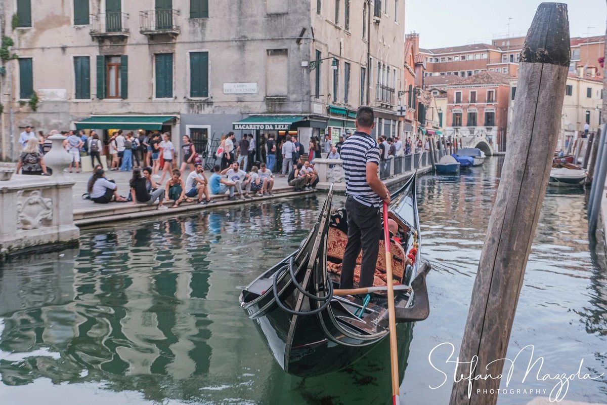Dal 26 aprile finalmente potremmo rivisitare la nostra regione, che ne dite di un bel photowalk a Venezia? Io ci sono, vi farò scoprire Venezia vista con gli occhi di un veneziano, per ulteriori informazioni scrivetemi in privato. #venezia #italia #passeggiatafotografica