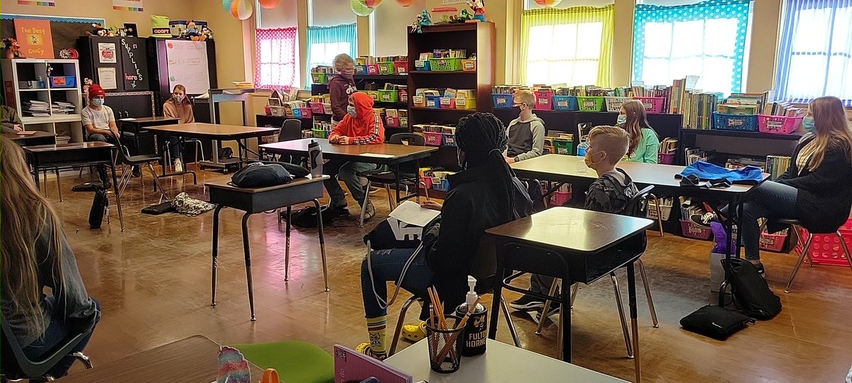 msc6thgrade's tweet photo. Ss celebrating the last day with our student teacher, Miss Bishop! Positives, advice, cards, gifts and more! @misspaigebishop #fmsteach #fultonproud @BethHouf https://t.co/KALHCAx4fk