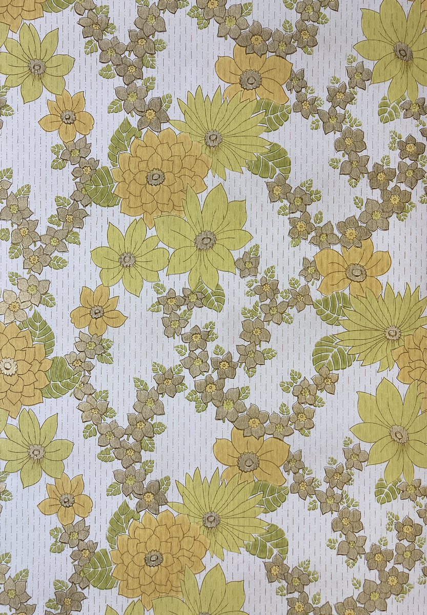 ewmoore1906's tweet photo. Lovely original #1970s floral #wallpaper by Crown - great gold detail, 6 rolls left, £25.00 per roll #vintagewallpaper #oldwallpaper #vintageinteriors #vintagedecor #1970sdecor #vintage1970s #truevintage #setdesign #ewmoore #crownwallpaper #floralwallpaper #goldwallpaper https://t.co/iTdRpyfjZc