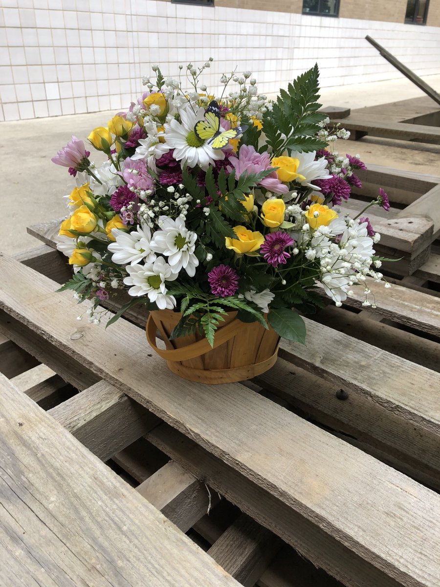 CONGRATS! Cadee Patterson and Carla Cantu 4th Period | Mallorie Reeves and Kiley Nichols 5th Period~ Did awesome jobs on these "April Showers Bring May Flowers" Arrangements (Millefleur Project Challenge) #pioneerpride <a href="/boswell_cte/">Boswell CTE</a> <a href="/EMSISD_CTE/">EMSISD CTE</a> <a href="/boswellhs/">Boswell High School</a>