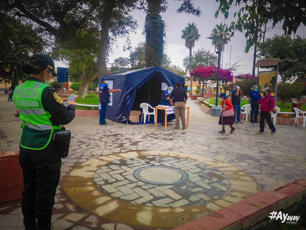 #Tacna |  🙆‍♀️🙋 En #Pocollay continúa la entrega de protectores faciales. 

En el tercer día de la jornada la entrega se realiza en la plaza principal del distrito. También en Capanique y Villa Takana. 

facebook.com/DistritoDePoco…
