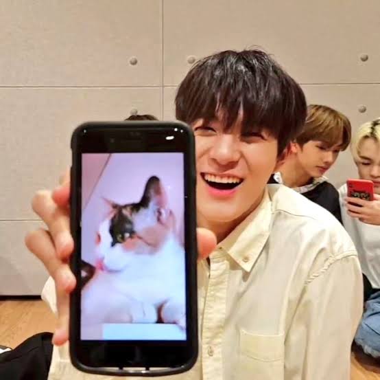 happy jeno with seol