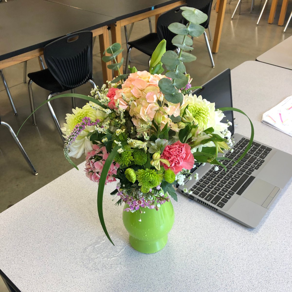 Kudos to my Kiddo!!! Faith Gallegos 12th Grade for offering and putting together this arrangement on the spot in 5th period Tuesday 4/20/2021 for Ms. Kearney just in time for the PRIDE AWARDS. #pioneerpride <a href="/BosFloral/">BosFloralDesign</a> <a href="/boswellhs/">Boswell High School</a> 💐😁👏