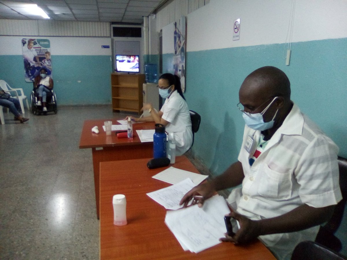 imdcuba's tweet photo. Atletas, Glorias del Deporte, médicos, psicólogos, fisioterapeutas, enfermeras y personal del @imdcuba en 2da dosis del Candidato vacunal #Soberana02
@InderCuba 
@RLeonRichards https://t.co/VGr3Mga9fF