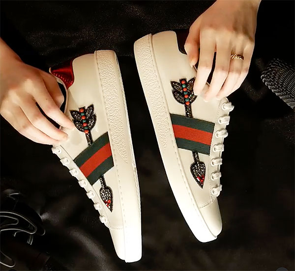 #LUXE Pourquoi le son ASMR est devenu le meilleur ami du luxe
Lire notre article => bit.ly/3xgEJad
#asmr <a href="/Hermes_Paris/">Hermès</a>  <a href="/gucci/">gucci</a> <a href="/fentybeauty/">Fenty Beauty</a> <a href="/jaegerlecoultre/">Jaeger-LeCoultre</a> <a href="/mytheresa_com/">Mytheresa</a>  <a href="/LauraLemurex/">Laura Lemurex ASMR</a>  #ASMR #trends #luxurytrends #luxury