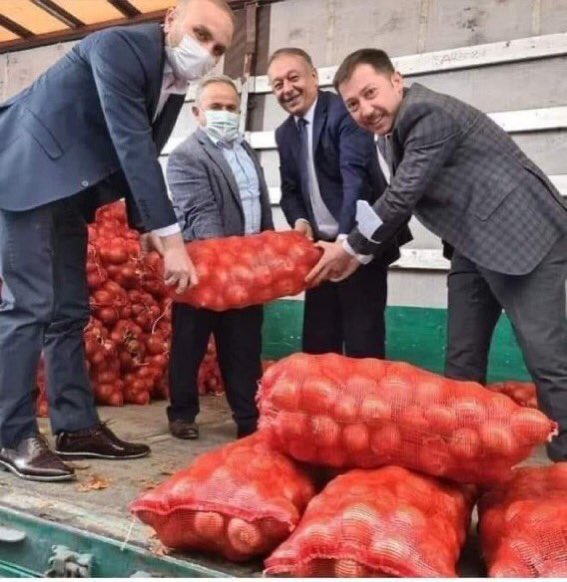 Cek cek yawrucum kimse bilmesin yetimin fakırın fukaranın hakını kova kova caldığımızı onları bi soğan bi patatesle sevindirek çünkü keriz bunlar.......her hakım evinize ateş olsun!!