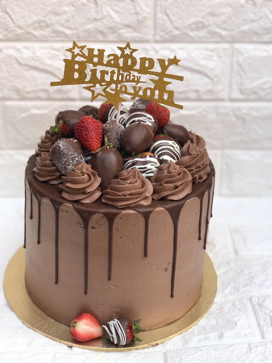Sarutheone's tweet image. Present! @RBakerybox best chocolate cake I have ever had and we have the gifts too @crystalgatesg add a bouquet of roses in a box too +263772114032