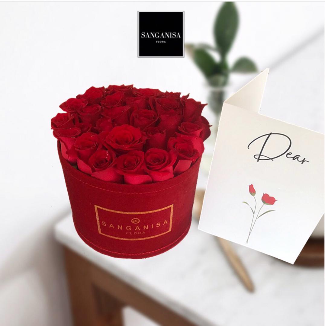 Sarutheone's tweet image. Present! @RBakerybox best chocolate cake I have ever had and we have the gifts too @crystalgatesg add a bouquet of roses in a box too +263772114032