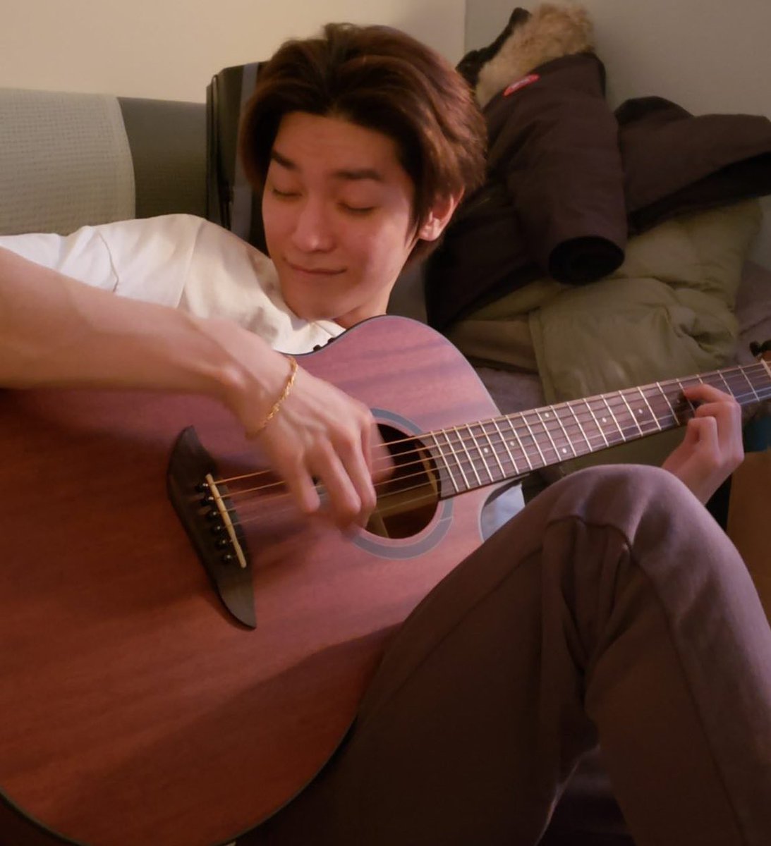 เค้าเป็นไรกะกีต้าหรอ55555555555555555555555555555555