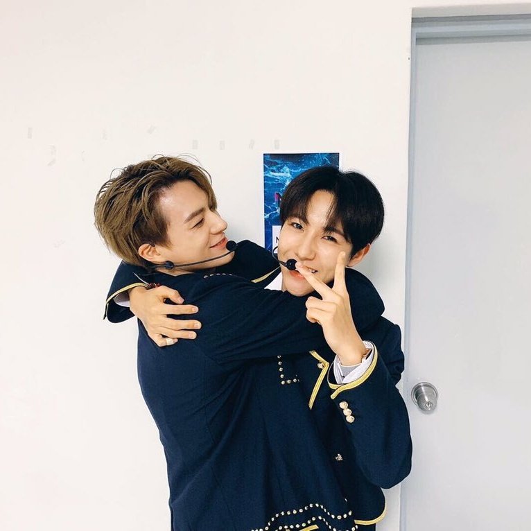 •10- his adoration for his members •this one makes me SO happy. jeno genuinely loves his members so much, and it's so sweet to see. he loves hugs and hand holding- just another reason for me to ramble on about how perfect he is.