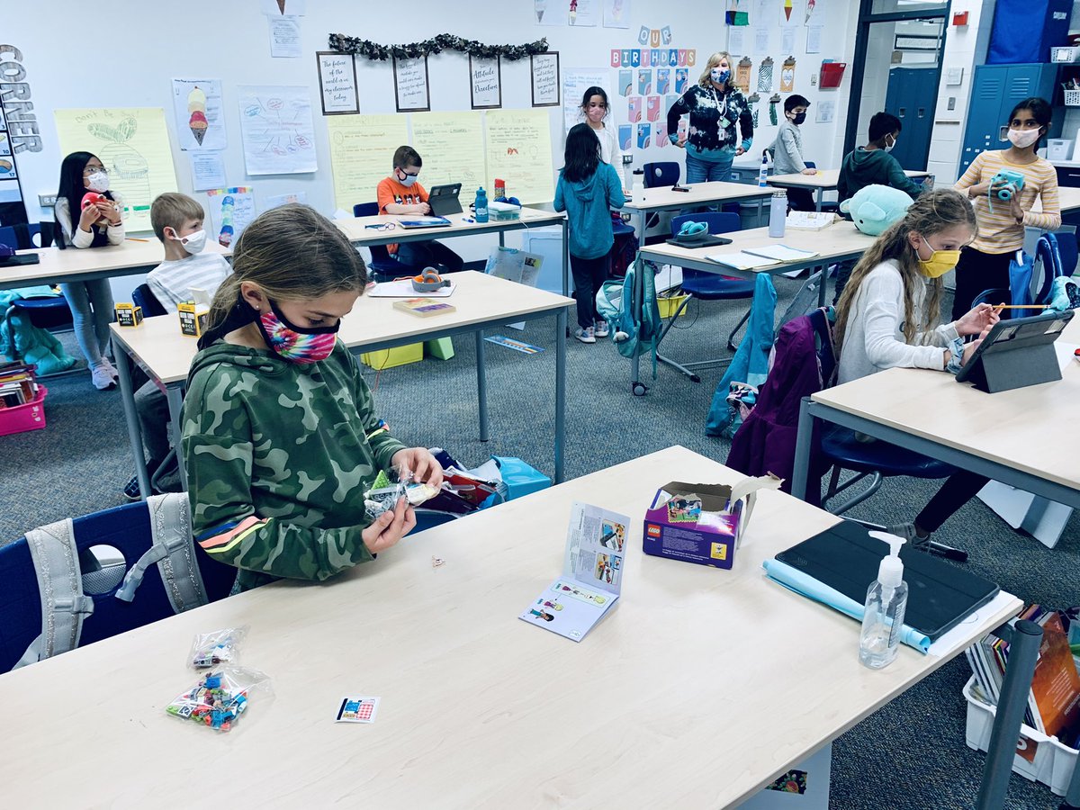 willowbrook_3B's tweet photo. We had so much fun with Toy Day yesterday! We earned this day as a reward for displaying kindness, respect &amp; hard work. #d30learns #wbstrong https://t.co/KsapVdKiFl