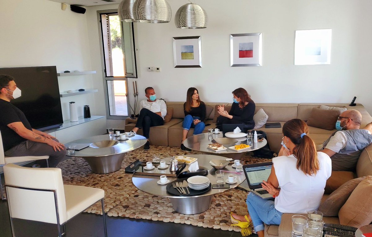 NancyAjram's tweet photo. التحضيرات لإطلاق الألبوم الجديد.. بلّشت! https://t.co/siGYpaUsNQ