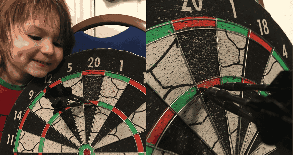 Erik2016ESN's tweet photo. Ik zeg het geen drie keer, behalve nu: Elke vrijdag een nieuw inzicht in darts, met een kwinkslag, op mijn DaRTS pagina: https://t.co/R7ZZMn7uNP Deze gaat over de comeback van Phil Taylor, morgen over Tai Anderson, de zoon van Gary en andere kindsterren  #vtm4 #darts https://t.co/IfyJ8gJXzg