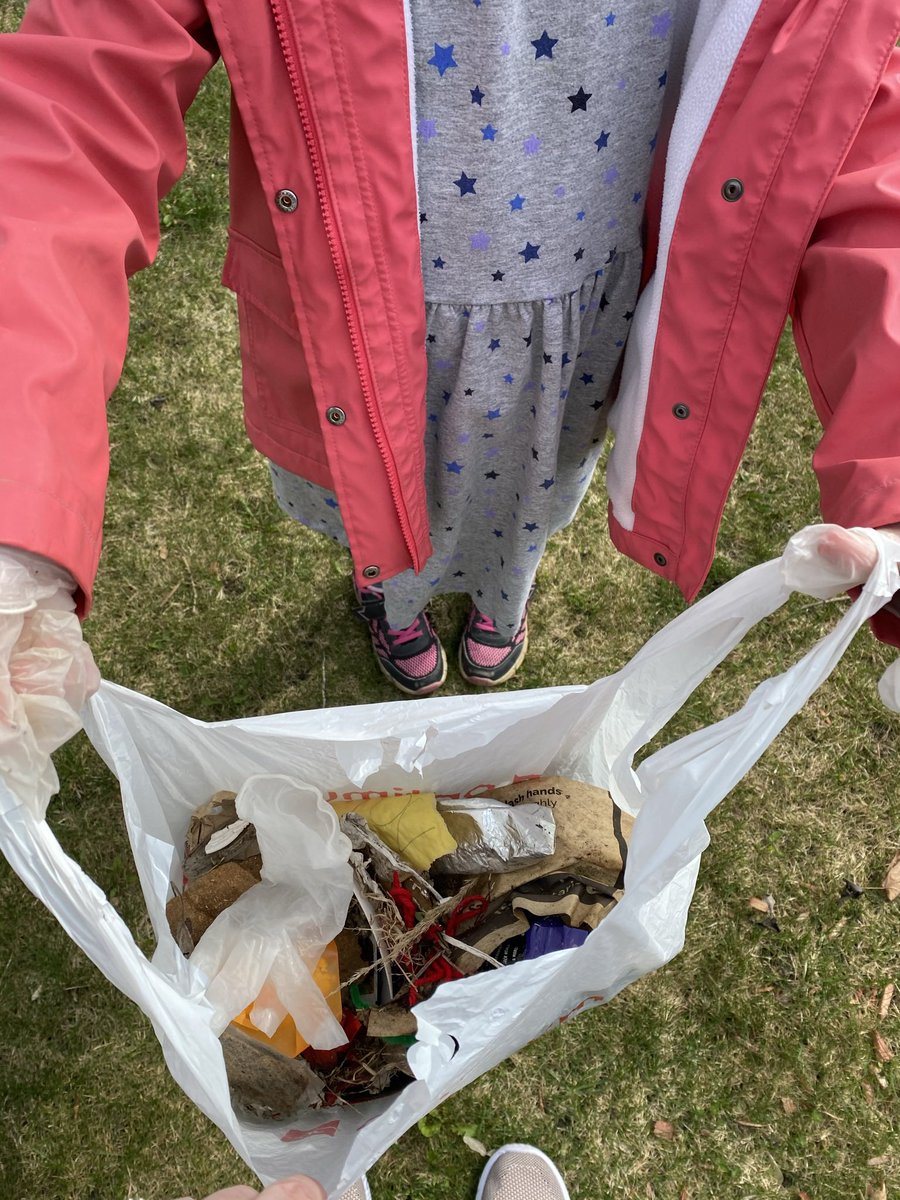 ArmitageKyla's tweet photo. On Tuesday after her class was over Addy asked if we could go pickup garbage to help clean up the earth for Earth Day 🌎 
Happy #EarthDay2021 
@mme_bourre @MissSeaman @AngelsOCSB @OttCatholicSB https://t.co/rvqiafDuVn