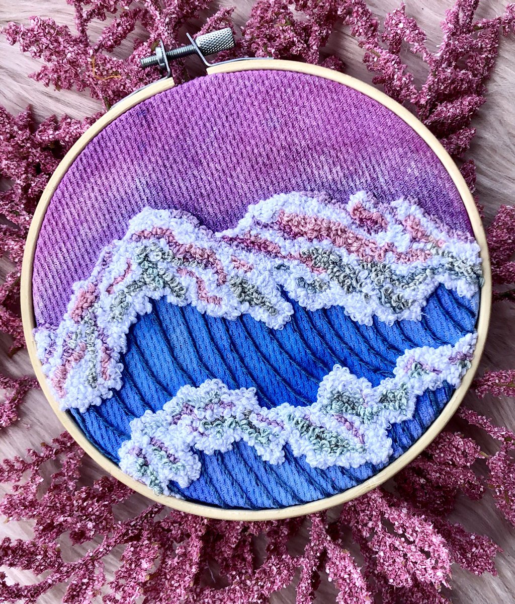 Strngrtruthart's tweet image. ART RAFFLE

To raise money for Spooky’s vet bills, I’ve decided to do my first raffle 🥺

The winner will receive a custom 6x6 inch embroidery by yours truly, and I’m willing to do a portrait or a wave! 

Tickets are $2 each and details are below on how to enter 💕