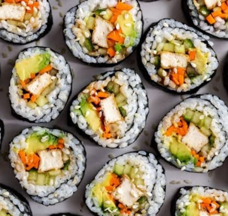 FoodManiaaa's tweet image. Yummy sushi 😍