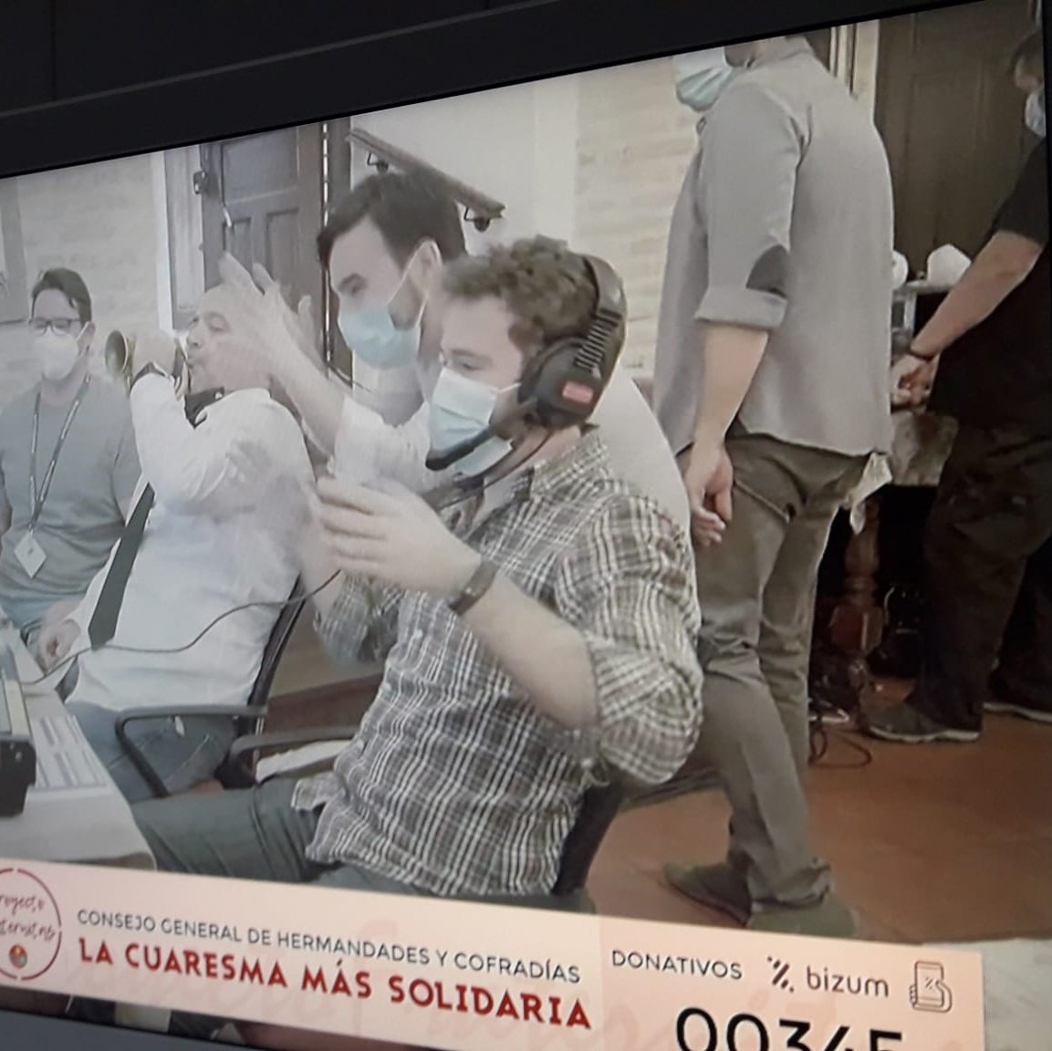 JaviWarSVQ's tweet photo. Y hace apenas unas semanas estaba con @MarianoMejGar preparando una sesión doble de #ElProgramasso21 absolutamente mágica. Una maravilla haber disfrutado trabajando junto con un crack como él 👏🏼👏🏼 https://t.co/8RpNZiq0pN