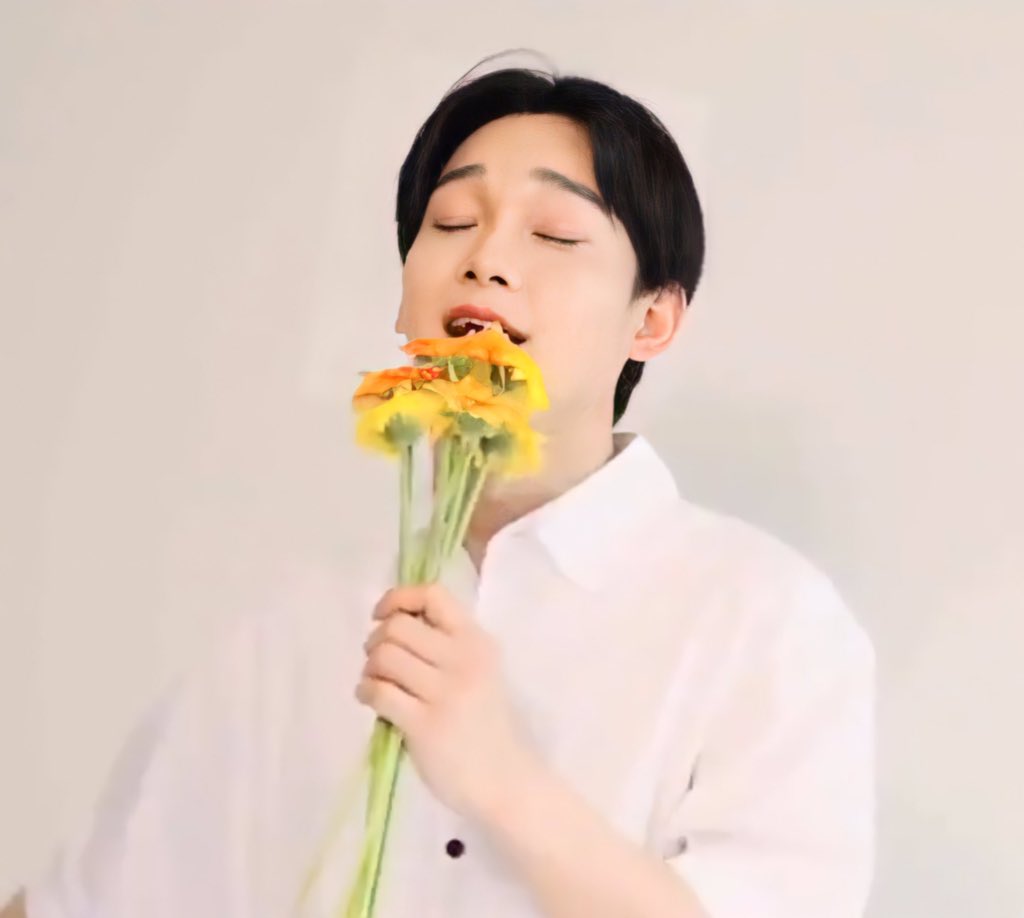 Tap the flowers if you want to see Jongdae being the cutest Flower Prince ♡                                                                               #첸  #CHEN