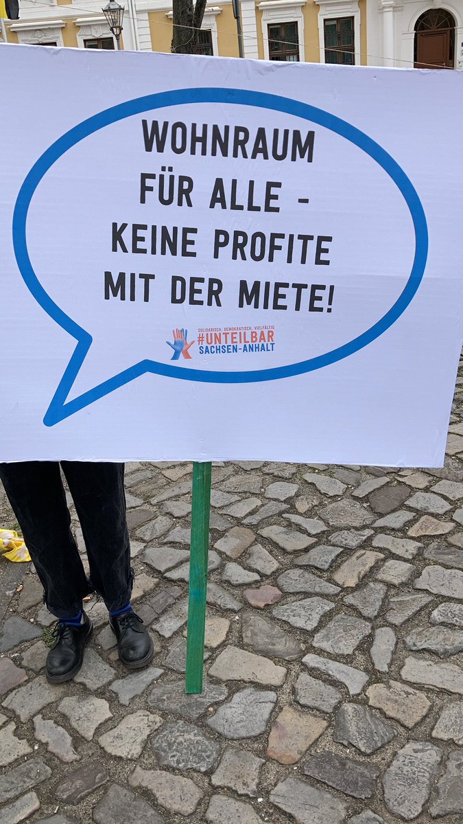 Wir sind viele und wir sind laut! Für einen gesellschaftlichen Antifaschismus. Für gelebte Solidarität ziehen wir heute die #RoteLinie gegen die extreme Rechte! Wir sind #unteilbar!
#md2204