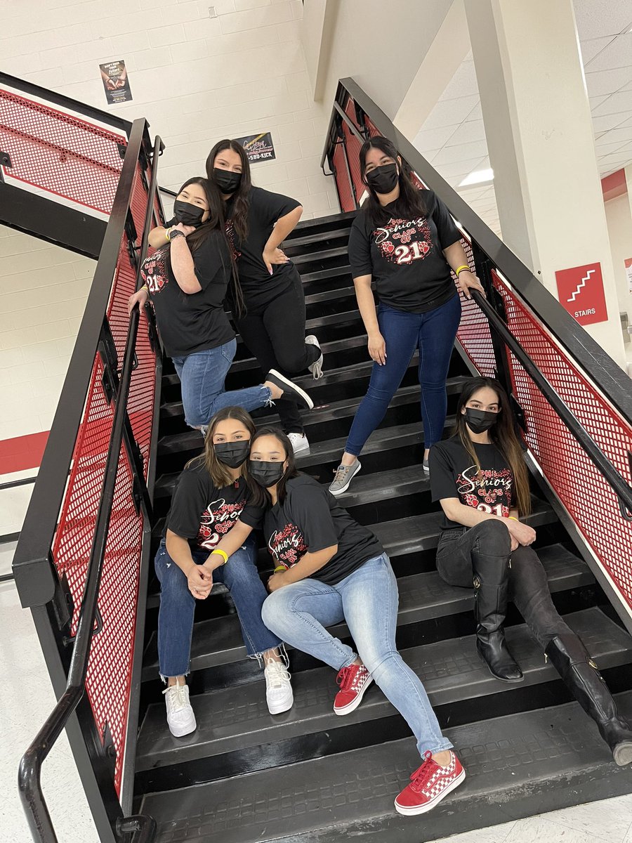 Palmview High School Senior Class Officers 2020-21🐾‼️ Senior class officers met together for the first time for officer pics! Remember we can get through this, together we stand strong!❤️🖤🥺 #LoboPride #HowlingTogether