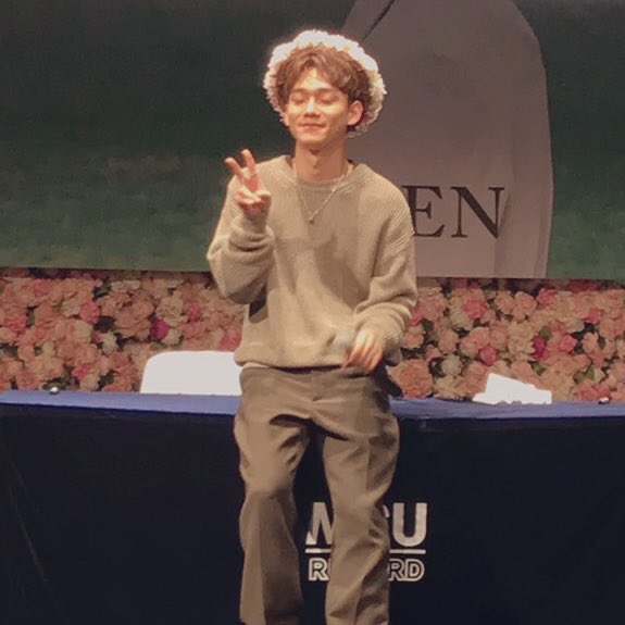 Thanks Jongdae for inventing wearing flower crowns.