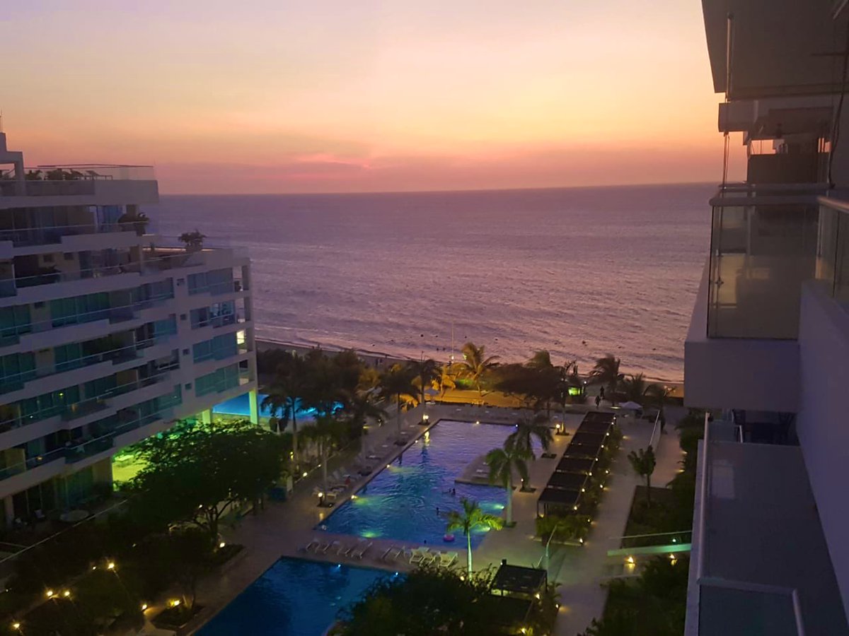 MarinelRincon's tweet photo. #EarthDay Feliz  día a este lugar tan maravilloso que nos Hospeda!!! Que aunque se merece mejores inquilinos nunca deja de acogernos ❤️❤️ https://t.co/IvBPy87nJt