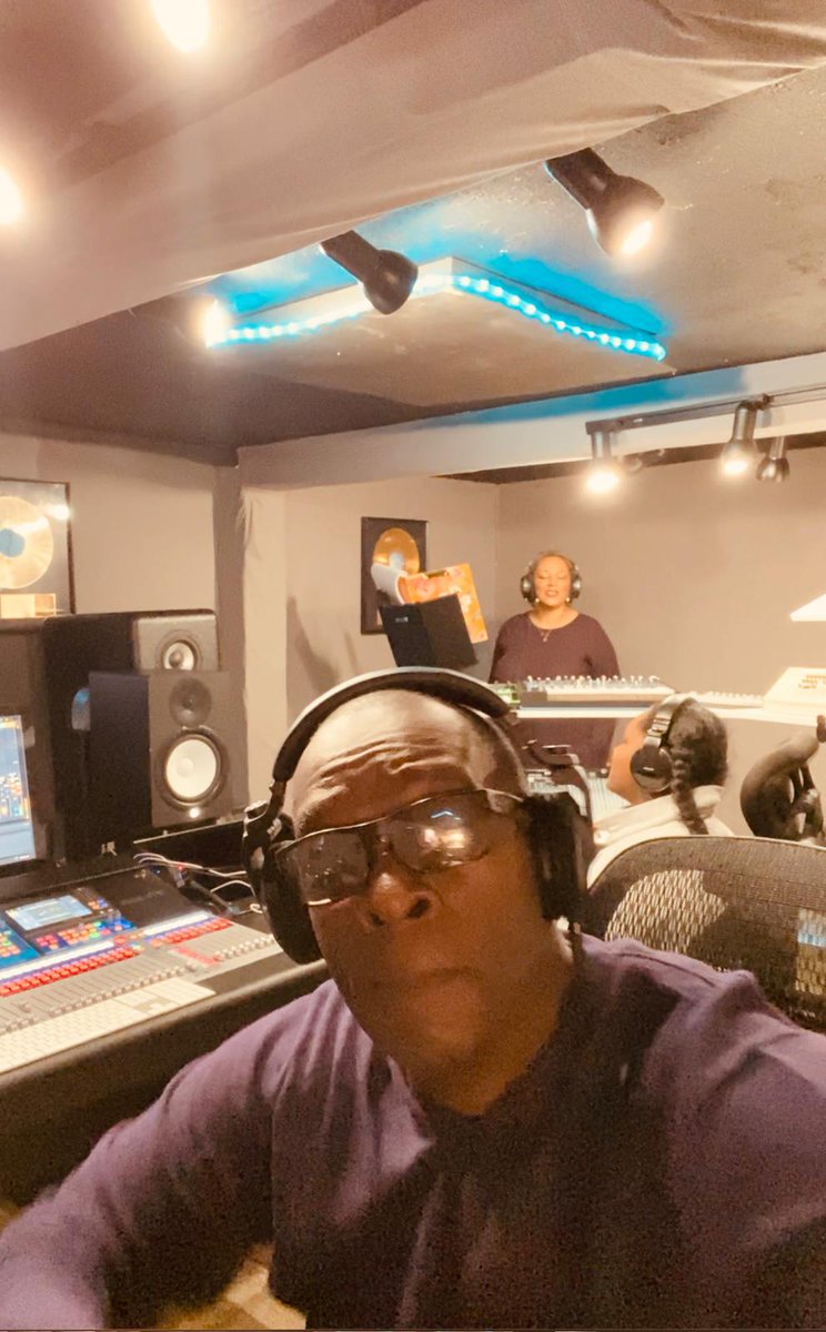 She's back at it! The queen of our musical family @thesaundersonfamily Ann Saunderson is recording some vocals! 🔊💥

#thesaundersonfamily #annsaunderson #kevinsaunderson #thesaundersonbrothers #techno #detroit #innercity #edancer #electronicmusic #housemusic