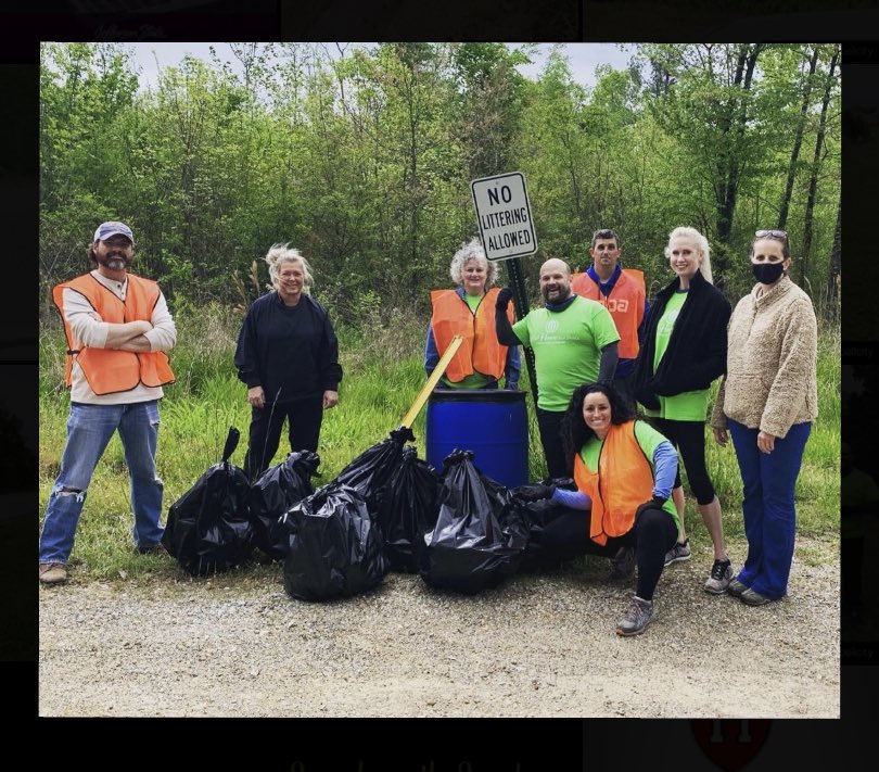 jeffstate's tweet photo. Jeff State loved partnering with #PeopleAgainstALitteredState (PALS) to help clean up areas in #PellCity. There’s nothing like #TeamWork to #MakeADifference! 
#SpringCleanUp2021 https://t.co/r1DsEdUfL2