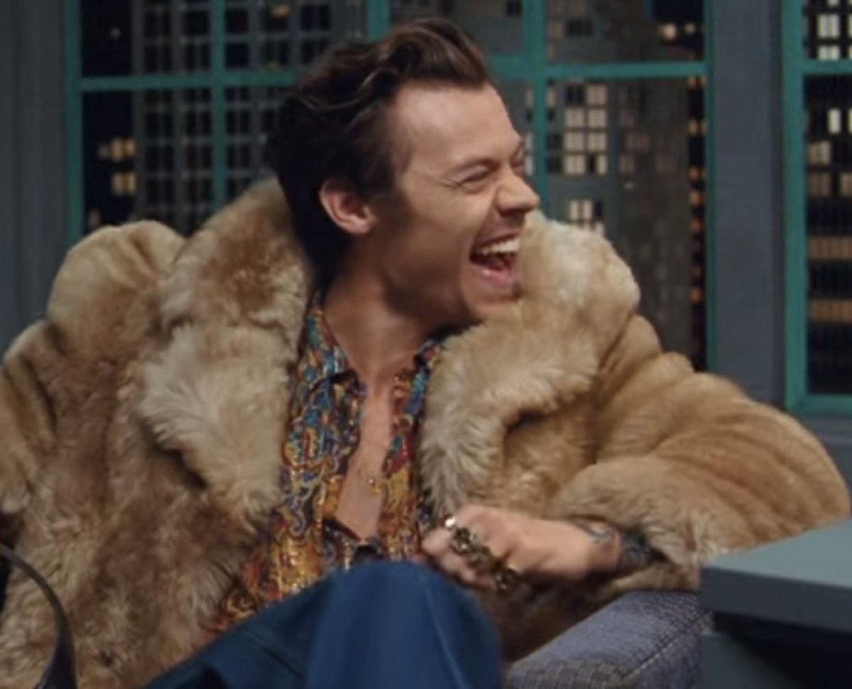 rearviewyami's tweet photo. Even his laughter is perfect.
#Harries #harrystylestime #HARRY https://t.co/Qyv3tJwxlS