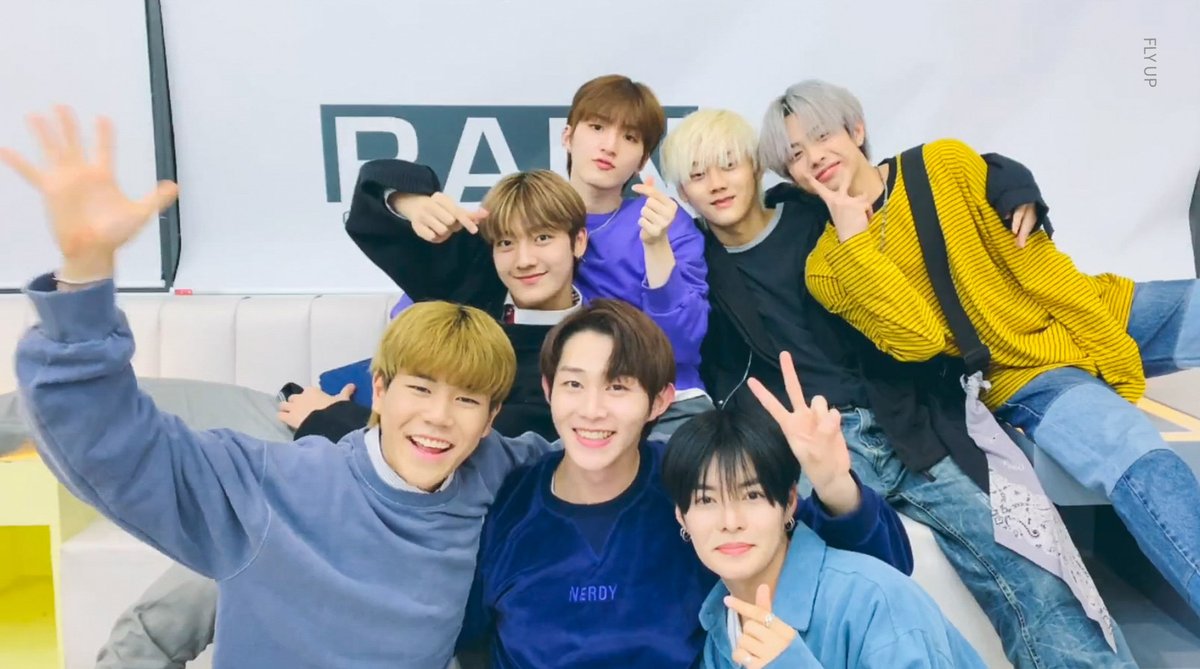 ciipher_tanfly's tweet photo. 210422 @ 9번 째 V-LIVE Fall in love✌🏻모두 즐거운 시간 보낸 것 같아서 보는 내내 행복! 휴가 가서 푹 쉬고 맛있는 것도 실컷 먹고 오길! 벌써 또 보고 싶다! #싸이퍼 #현빈 #탄 #휘 #케이타 #태그 #도환 #원 #ciipher #최석원 #싸이퍼_탄_사랑해 🖤♥️💙 https://t.co/0uFjkeYkWp