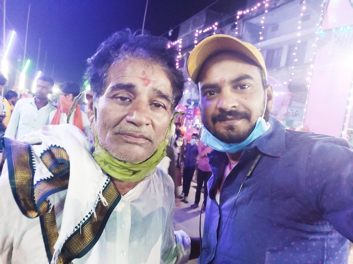 ToniRavish's tweet image. माता का दर्शन...मामा जी के साथ... #Jaimatadi #jaimaadurge #maa #jaimatadi2021 #DurgaAshtami #durga