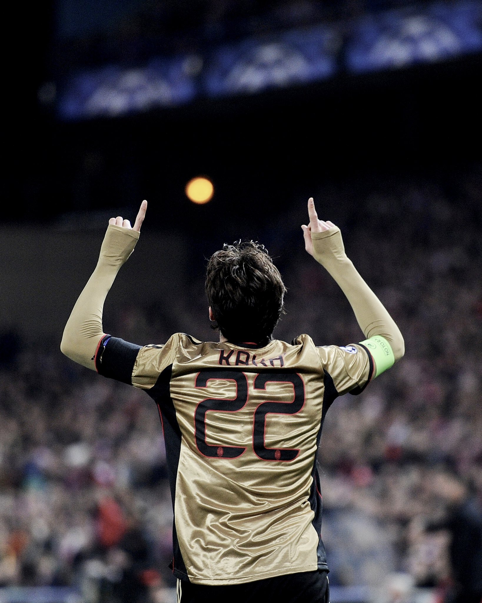 There s levels. Then there s Kaka. 

Happy birthday to an all-time great. /// 