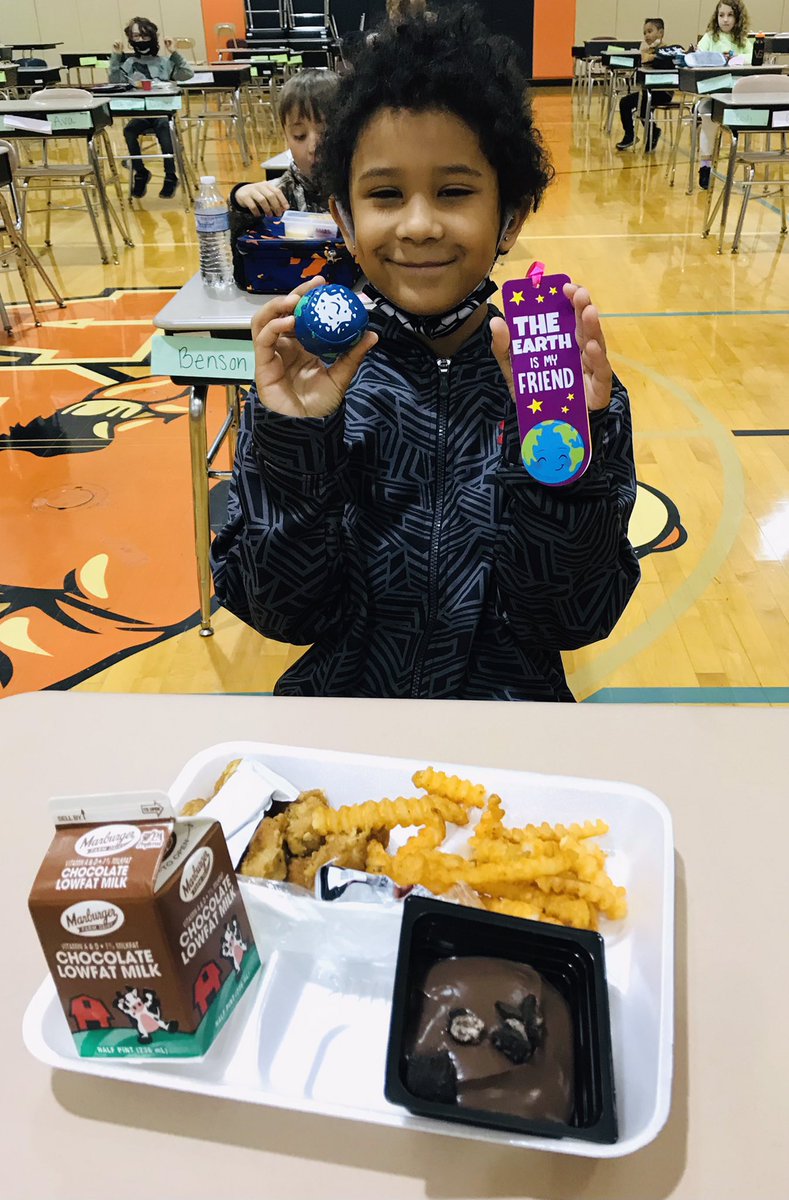 Holly Smith (@tng_valleygrove) on Twitter photo The VGES cafeteria celebrated Earth Day at lunch #EarthDay <a href="/JoTNGRocks/">TNGTeamRaybuck</a> <a href="/ValleyGroveSD/">Valley Grove School District</a> @VGSDSimmons <a href="/TNG_Corporate/">The Nutrition Group</a> The VGES cafeteria celebrated Earth Day at lunch #EarthDay <a href="/JoTNGRocks/">TNGTeamRaybuck</a> <a href="/ValleyGroveSD/">Valley Grove School District</a> @VGSDSimmons <a href="/TNG_Corporate/">The Nutrition Group</a>
