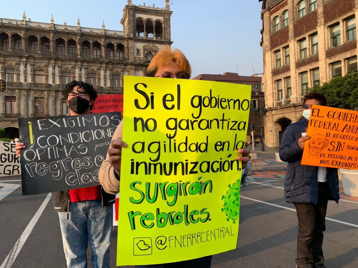 ProfZacarias's tweet photo. Regresar a clases presenciales sin antes inmunizar a la comunidad estudiantil significa poner en riesgo millones de vidas. Sin vacunas no debe haber clases presenciales #AgilicenVacunación https://t.co/t0rWSZY6xx