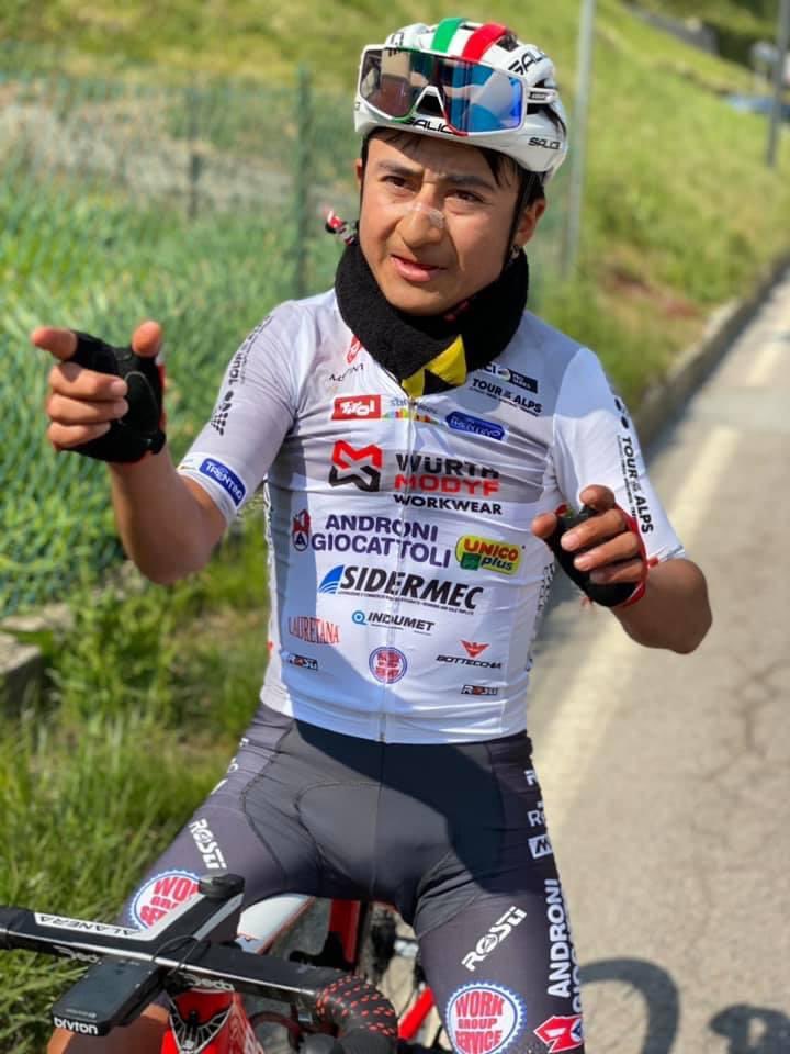 Mijines  para no preocuparlos seguimos de blanco 😂😂.