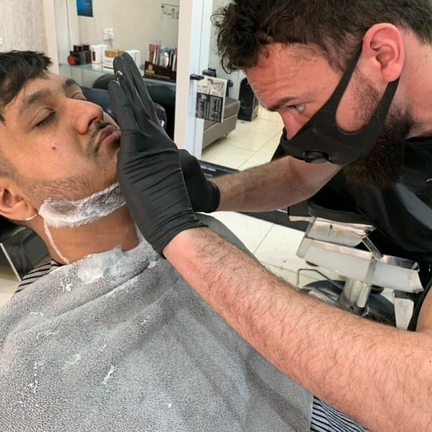 AlBarberLeeds's tweet photo. There's been some crazy looking coronavirus beards walk in this week.

Need yours tidying up or you'd prefer a cut throat shave?

We've got you covered - Book now 0113 245 2227 https://t.co/fdX2y7135b