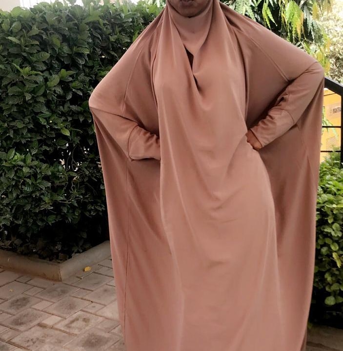 herdieza's tweet image. A referral will go a long way abeg come buy 4 your mom,wife, daughter, cousin, niece, grandma,inlaw be it normal hijab,jalbab, veiled hijab, hoodie hijab or any other hijab abeg me I get small monie give sadaqa too😍