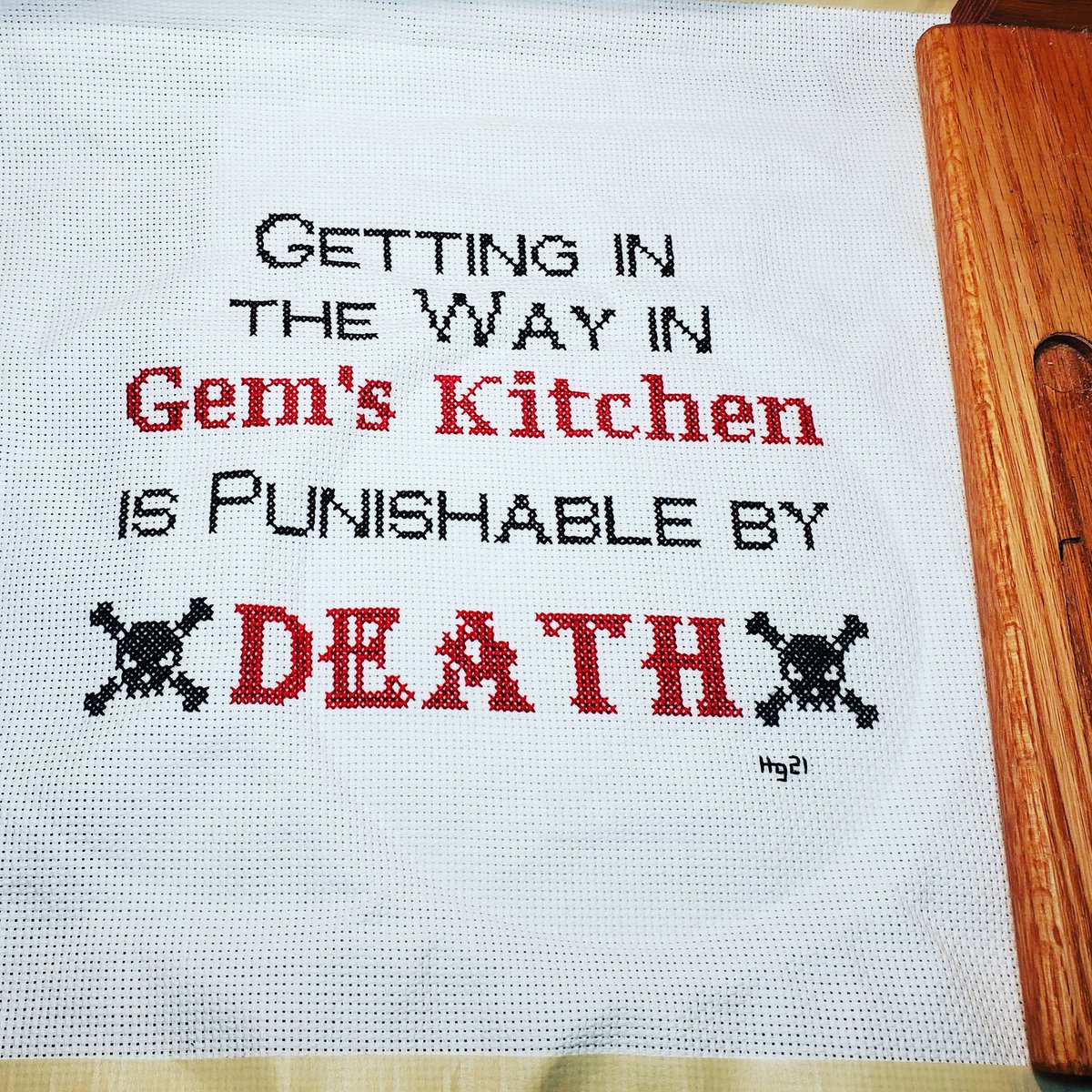 highheelgeek's tweet photo. #HotOffTheHoop
Finished up this piece for the fabulous Gem late last night. Just need to press and it's ready for its new home with them.
Pattern by @high_heel_geek
(aka me π)
#CrossStitch #XStitchAddict #DMCFloss #14ctAida #BabyZLapStand https://t.co/m5q2Yr5471