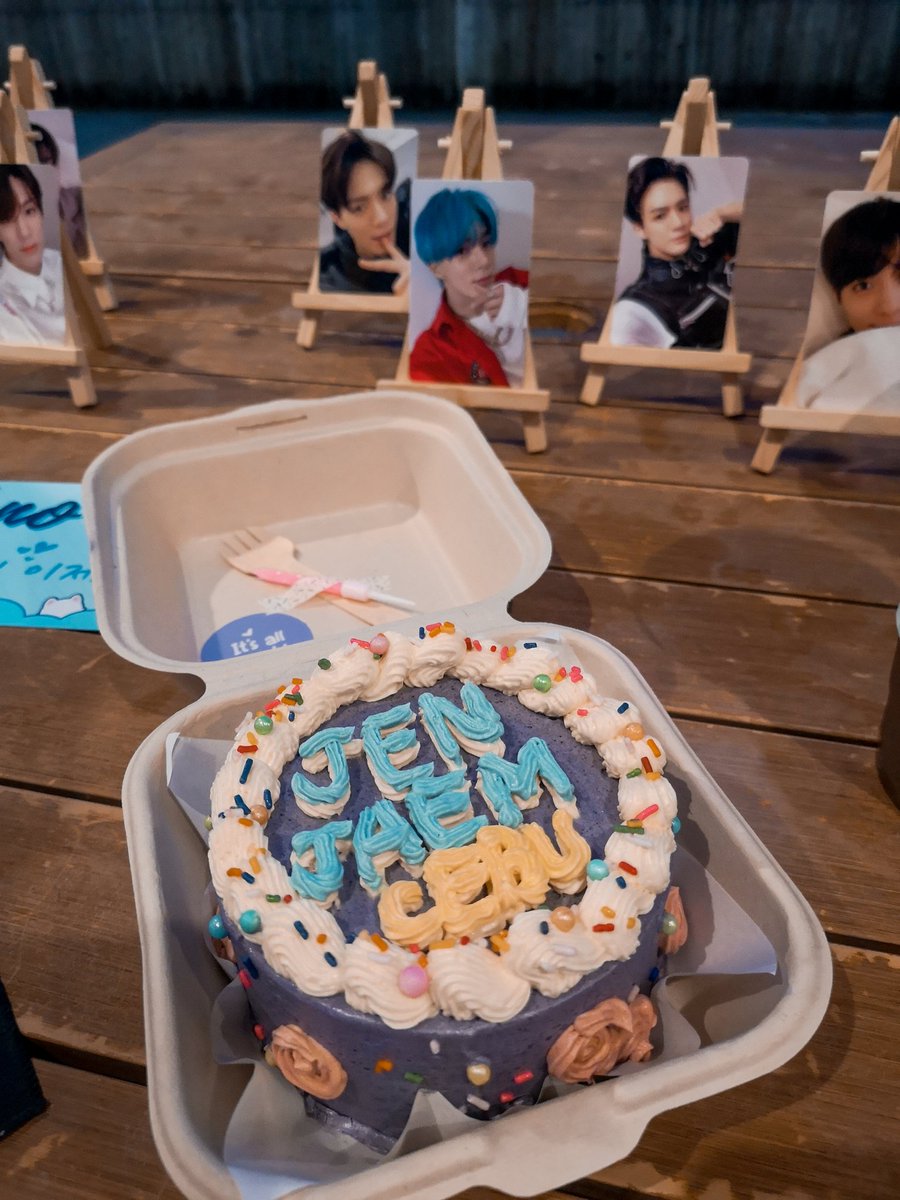 CatanaSterlyn's tweet photo. #HAPPYJENODAY 
#EyeSmilePrinceJenoDay 
#푸른봄_피어날_제노의_스물둘 
@JenJaemCebu @NCTsmtown @NCTsmtown_DREAM https://t.co/IcpHgTt5B3