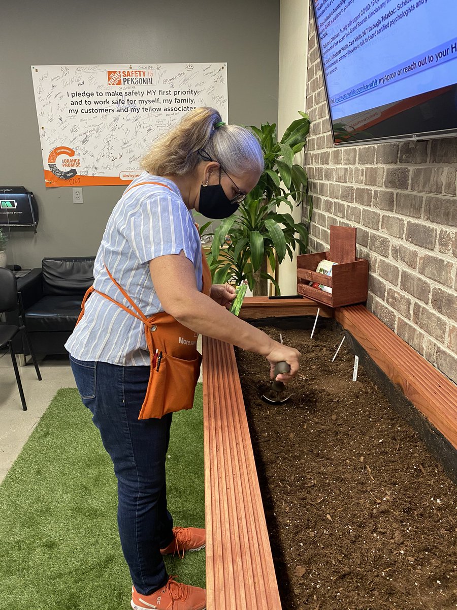 AniledisE's tweet photo. Celebrating Earth Day at 6972!! https://t.co/9350AgonKv