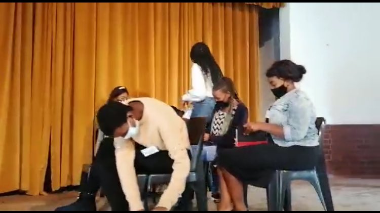 khanyisainanda's tweet photo. Our teacher interns role played intentional strategies of modeling UBUNTU with learners in class. 

They focused on these pillars:
Self-awareness
Resilience
Self-confidence
Empathy
Service

#khanyisa
#autumnsummit
#initialteachereducation
#lufunomavhunga
#khanyisainanda
#ubuntu https://t.co/JOOT0ZSMKQ