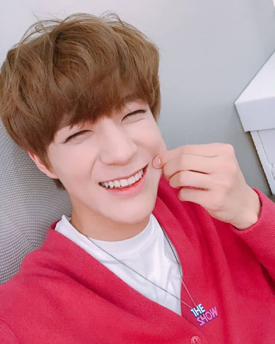 Lee Jeno cutest eye smile -a devastating thread